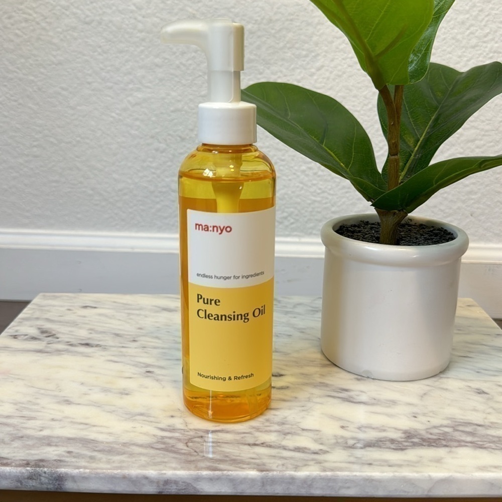 NWOT ma:nyo Cleansing Oil